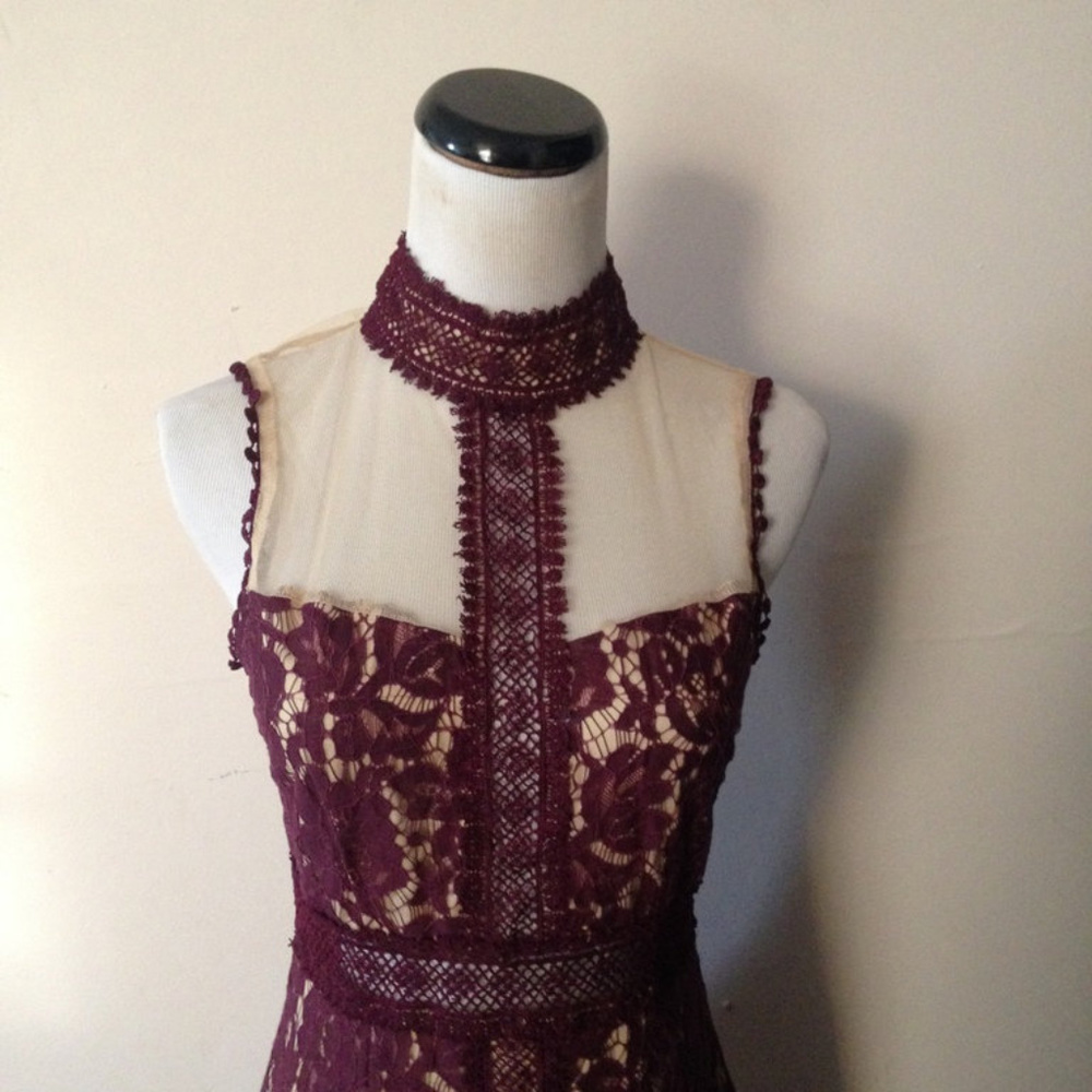 Meghan LA burgundy lace choker dress - Picture 3 of 6